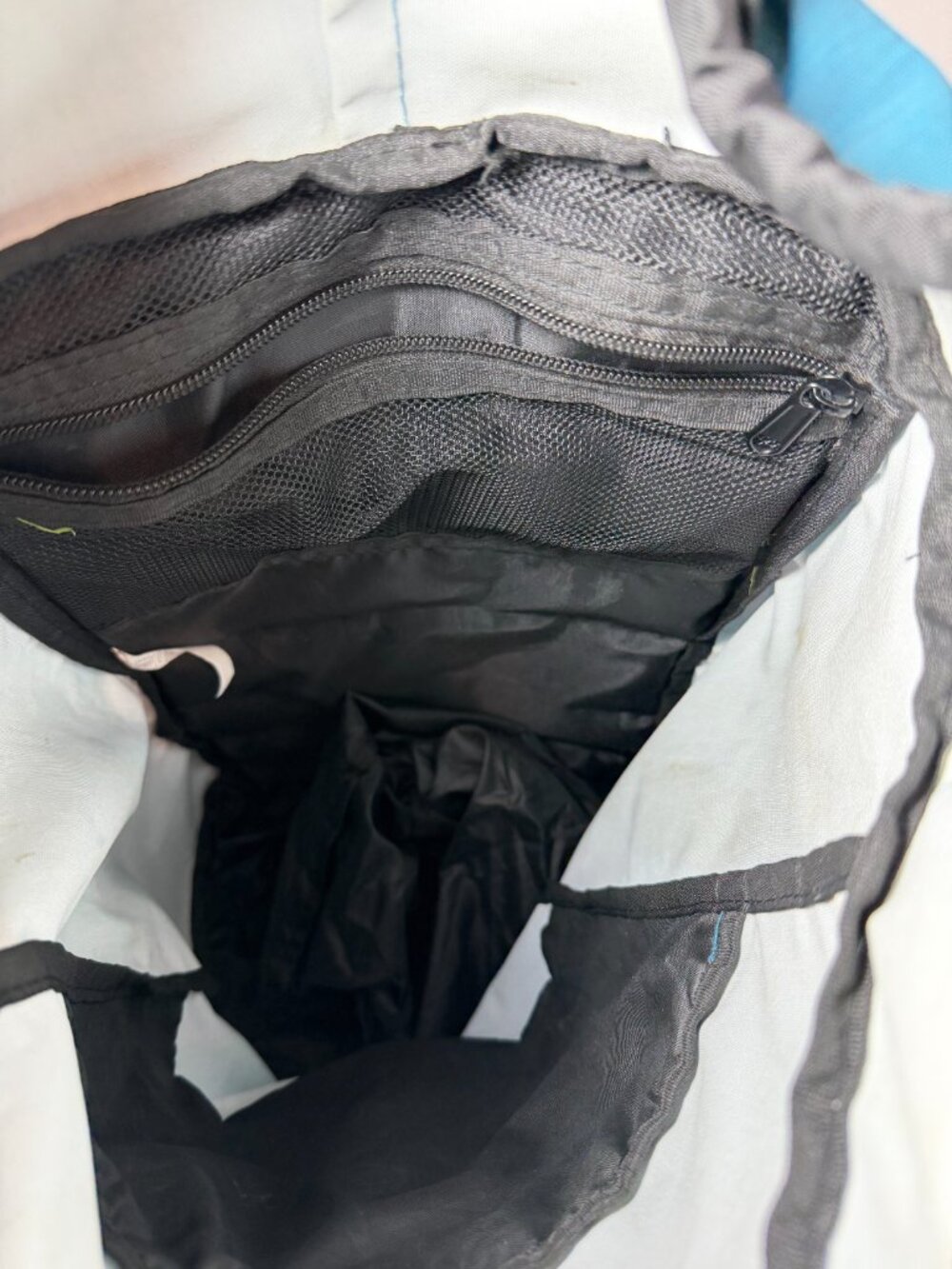 RARE! Hoka Western States Endurance Run 2022 Ultramarathon Competitor's Bag - Picture 11 of 15